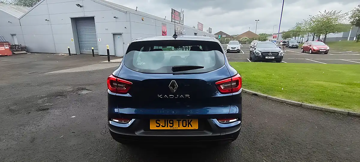 Used 2019 Renault Kadjar Play Blue - Interior and Exterior details 4