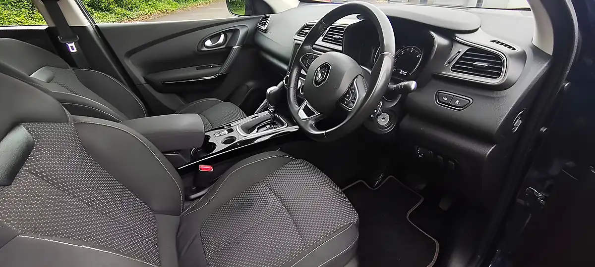 Used 2019 Renault Kadjar Play Blue - Interior and Exterior details 9