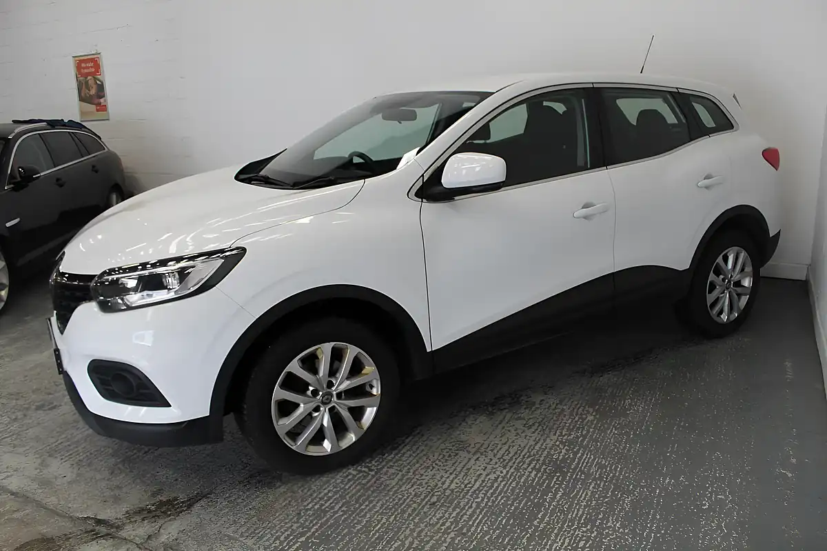 Used 2019 Renault Kadjar Play White - Interior and Exterior details 4