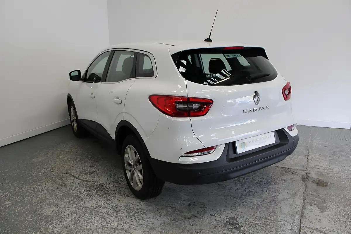 Used 2019 Renault Kadjar Play White - Interior and Exterior details 5
