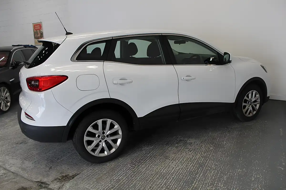 Used 2019 Renault Kadjar Play White - Interior and Exterior details 8