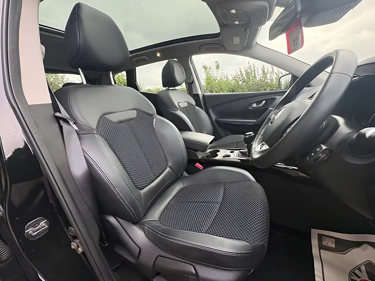 Used 2019 Renault Kadjar S Edition Black - Interior and Exterior details 9