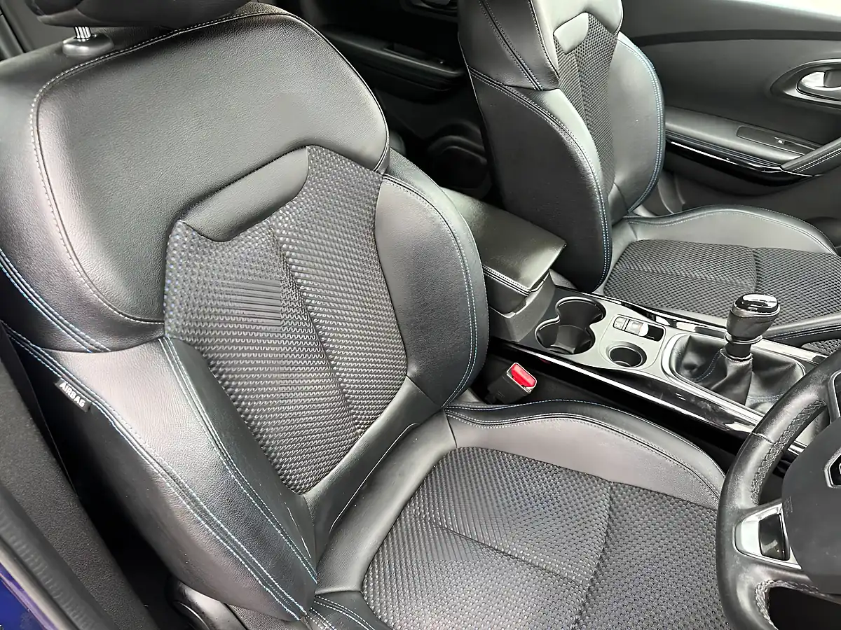 Used 2019 Renault Kadjar S Edition Blue - Interior and Exterior details 13