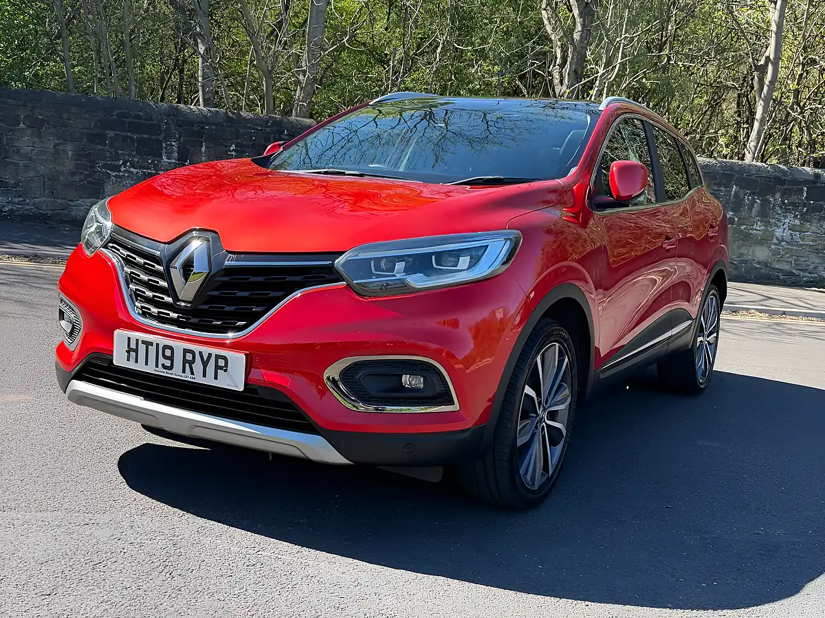 Used 2019 Renault Kadjar S Edition Flame Red - Interior and Exterior details 13