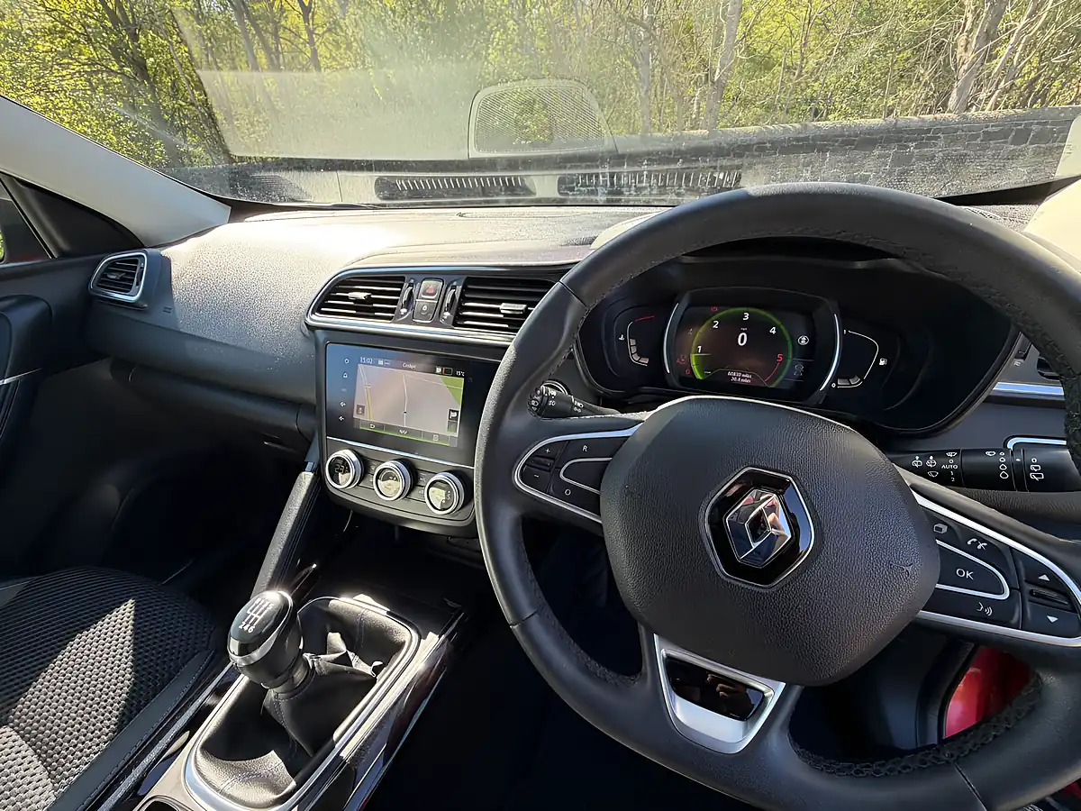 Used 2019 Renault Kadjar S Edition Flame Red - Interior and Exterior details 16
