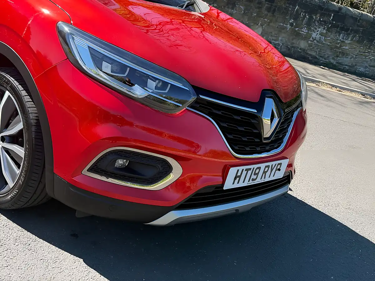 Used 2019 Renault Kadjar S Edition Flame Red - Interior and Exterior details 17