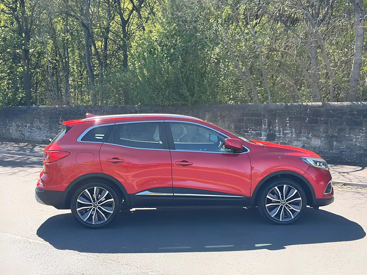 Used 2019 Renault Kadjar S Edition Flame Red - Interior and Exterior details 5
