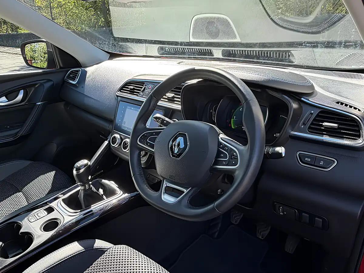 Used 2019 Renault Kadjar S Edition Flame Red - Interior and Exterior details 6