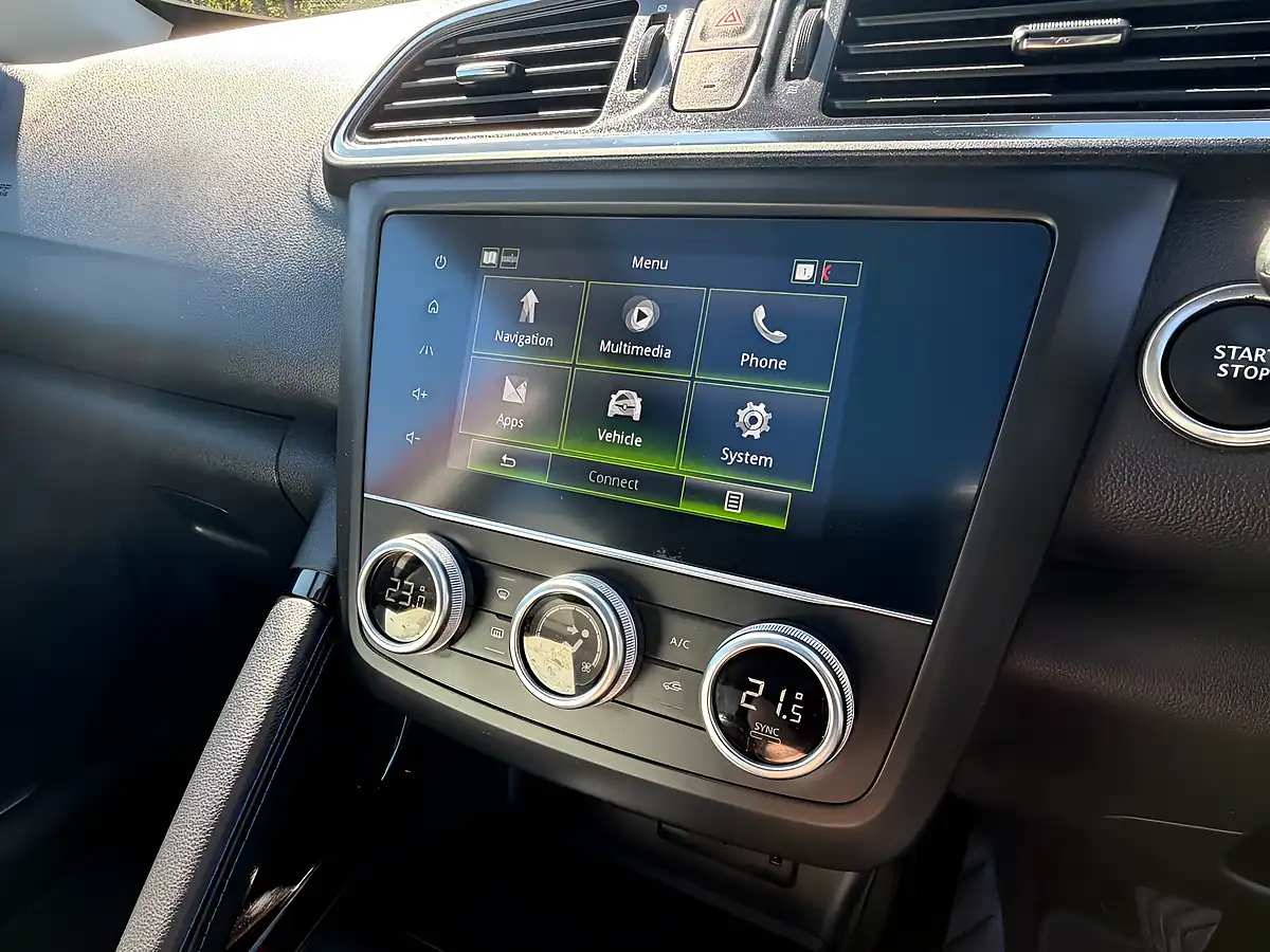 Used 2019 Renault Kadjar S Edition Flame Red - Interior and Exterior details 8