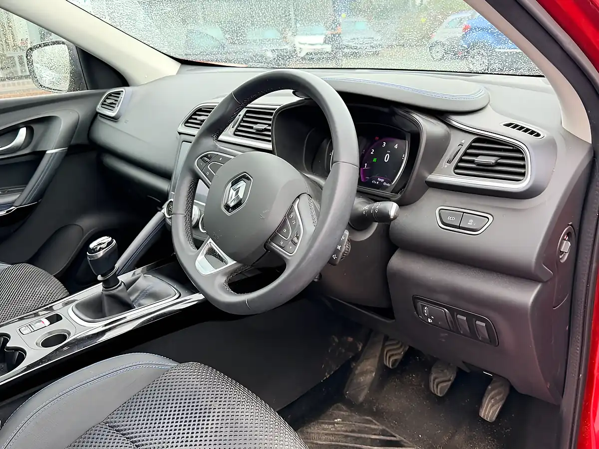 Used 2019 Renault Kadjar S Edition Flame Red - Interior and Exterior details 11