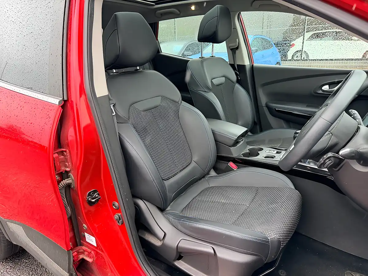 Used 2019 Renault Kadjar S Edition Flame Red - Interior and Exterior details 4