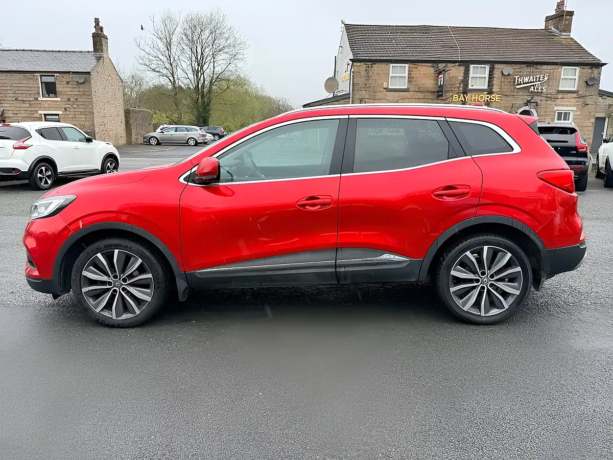 Used 2019 Renault Kadjar S Edition Flame Red - Interior and Exterior details 8