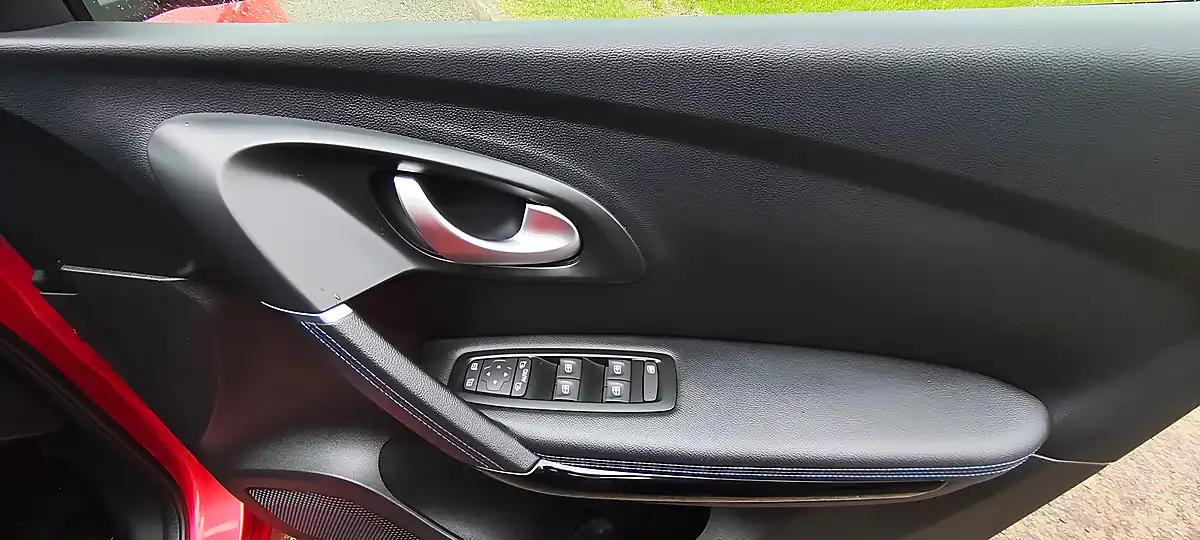 Used 2019 Renault Kadjar S Edition Red - Interior and Exterior details 10