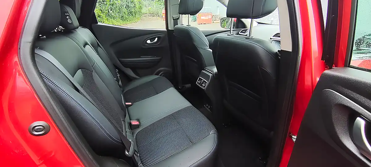 Used 2019 Renault Kadjar S Edition Red - Interior and Exterior details 12