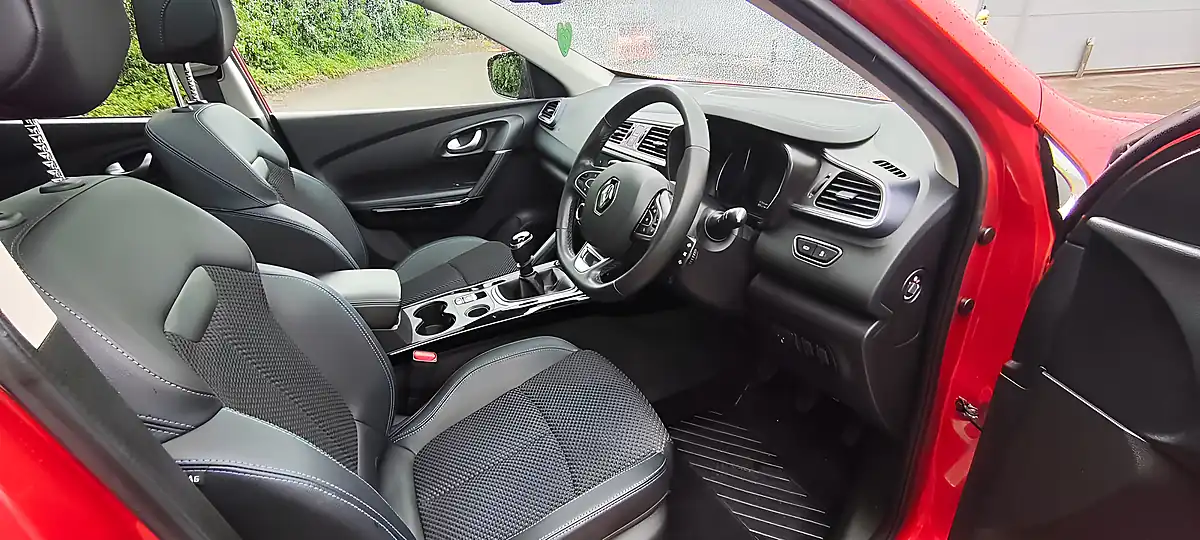 Used 2019 Renault Kadjar S Edition Red - Interior and Exterior details 9