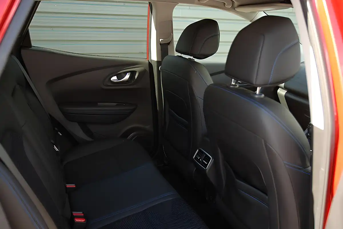 Used 2019 Renault Kadjar S Edition Red - Interior and Exterior details 8