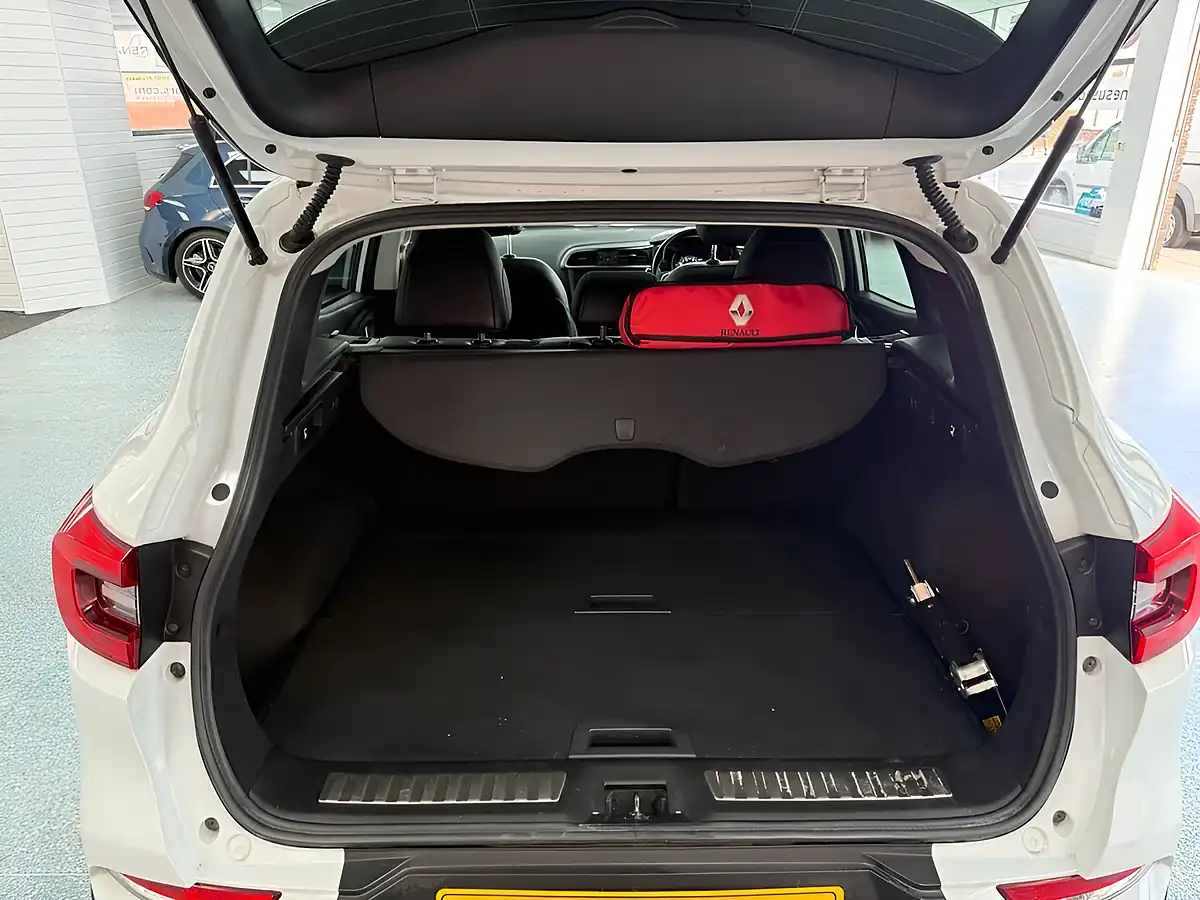Used 2019 Renault Kadjar S Edition White - Interior and Exterior details 11