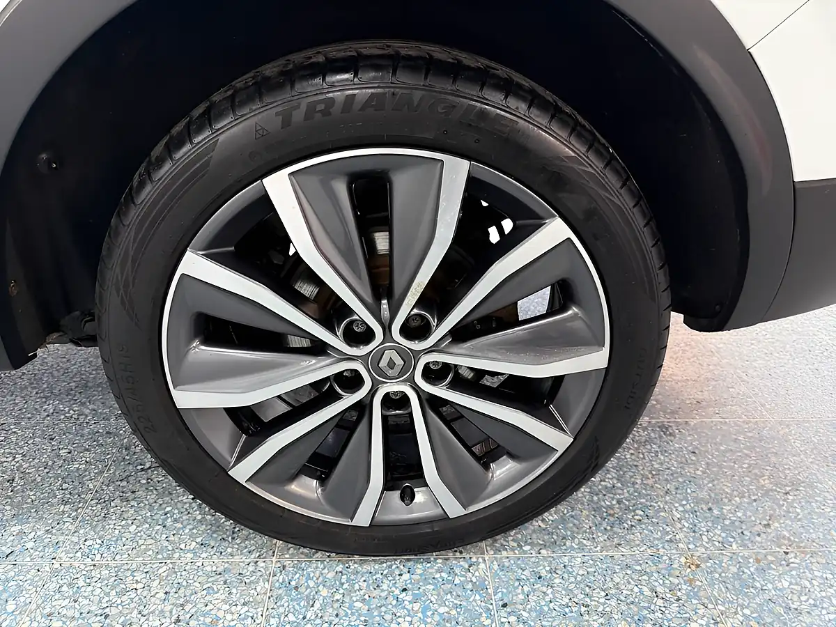 Used 2019 Renault Kadjar S Edition White - Interior and Exterior details 14
