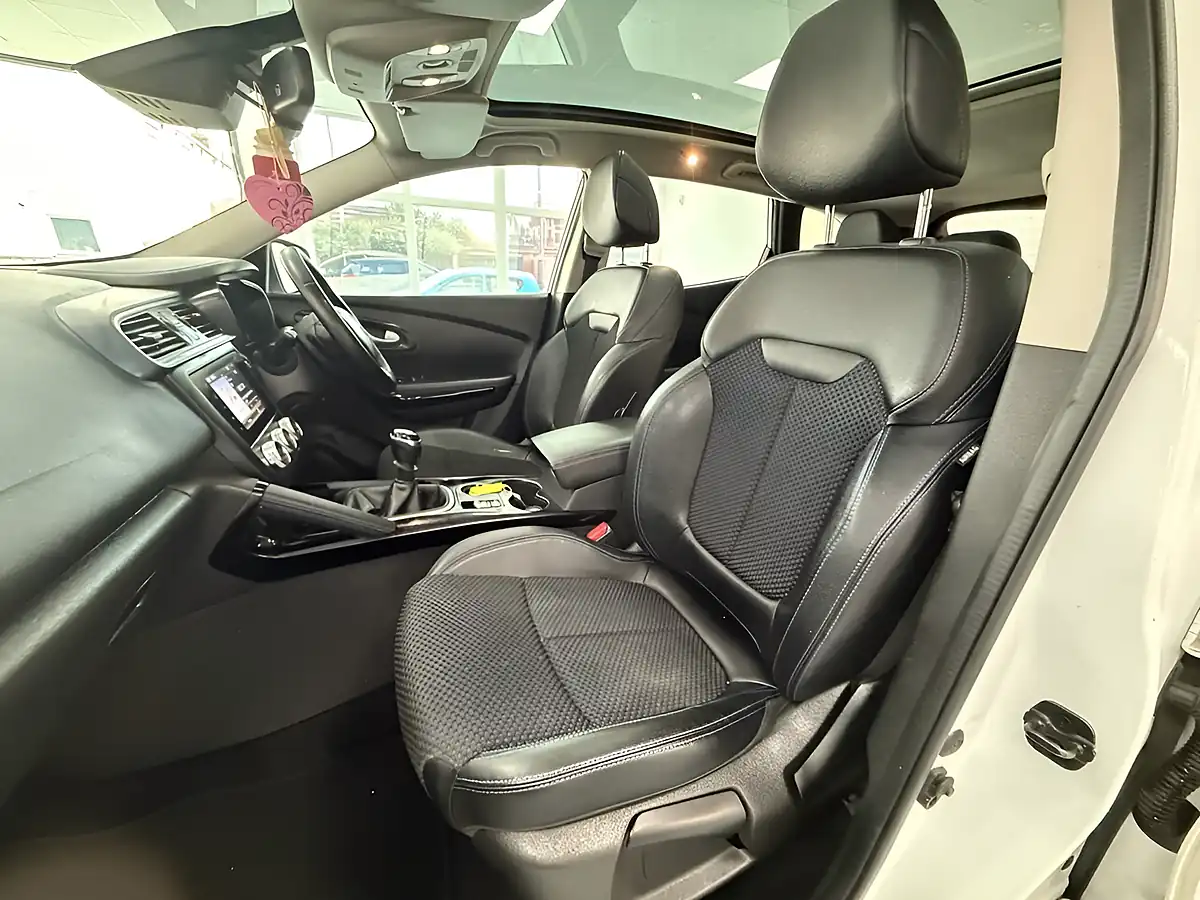 Used 2019 Renault Kadjar S Edition White - Interior and Exterior details 17