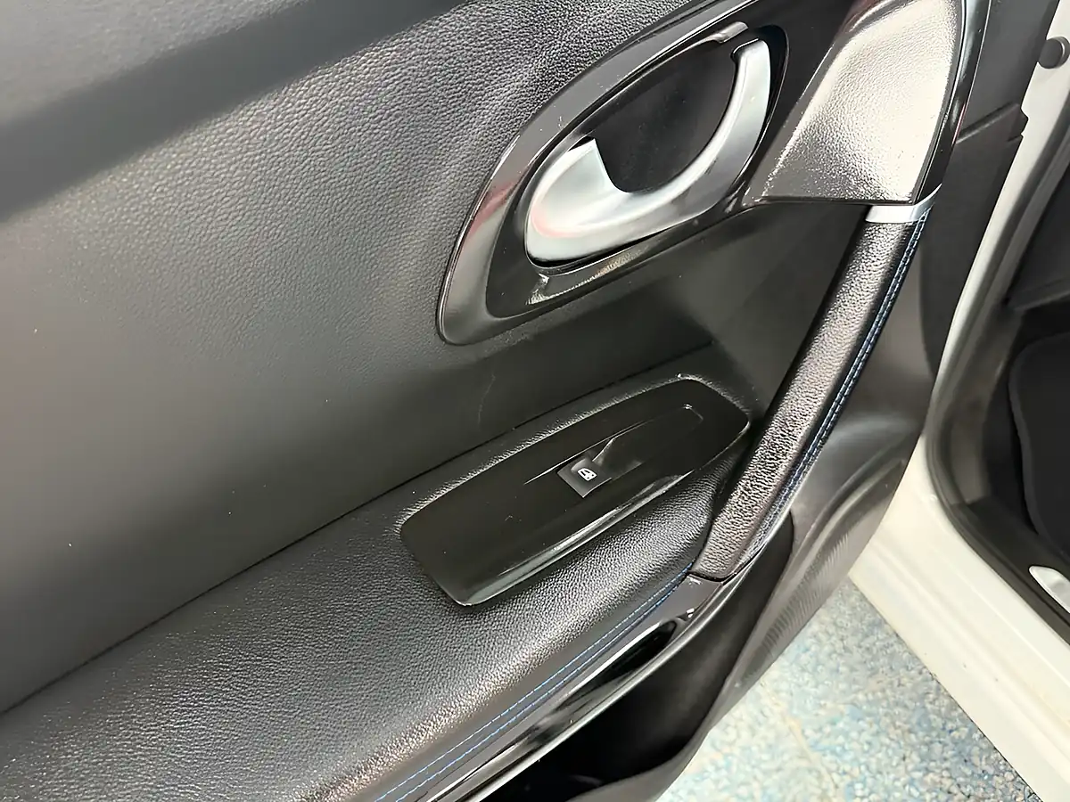 Used 2019 Renault Kadjar S Edition White - Interior and Exterior details 19
