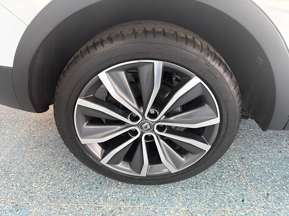 Used 2019 Renault Kadjar S Edition White - Interior and Exterior details 3