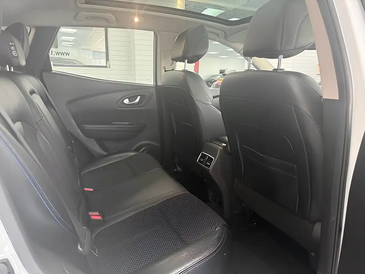 Used 2019 Renault Kadjar S Edition White - Interior and Exterior details 4