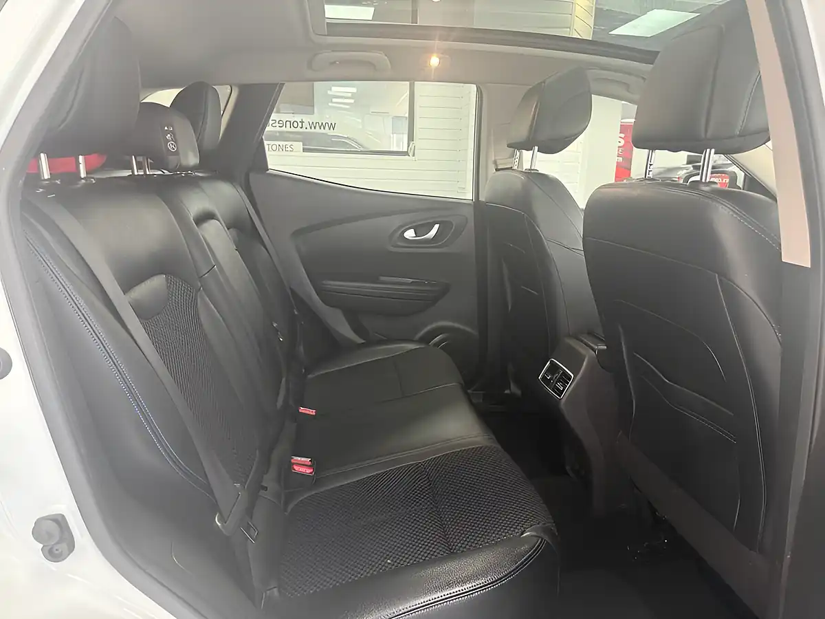Used 2019 Renault Kadjar S Edition White - Interior and Exterior details 5