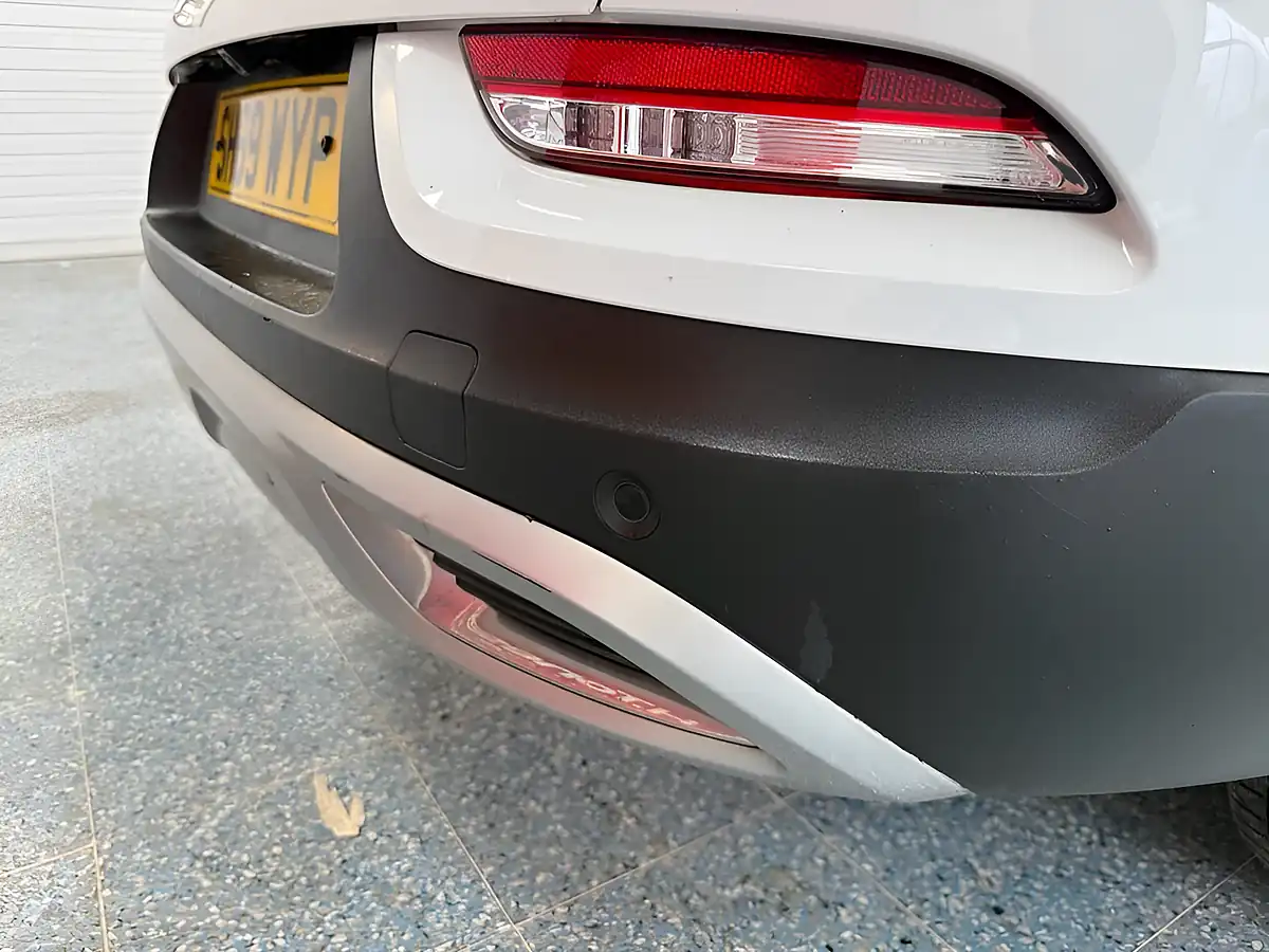 Used 2019 Renault Kadjar S Edition White - Interior and Exterior details 7