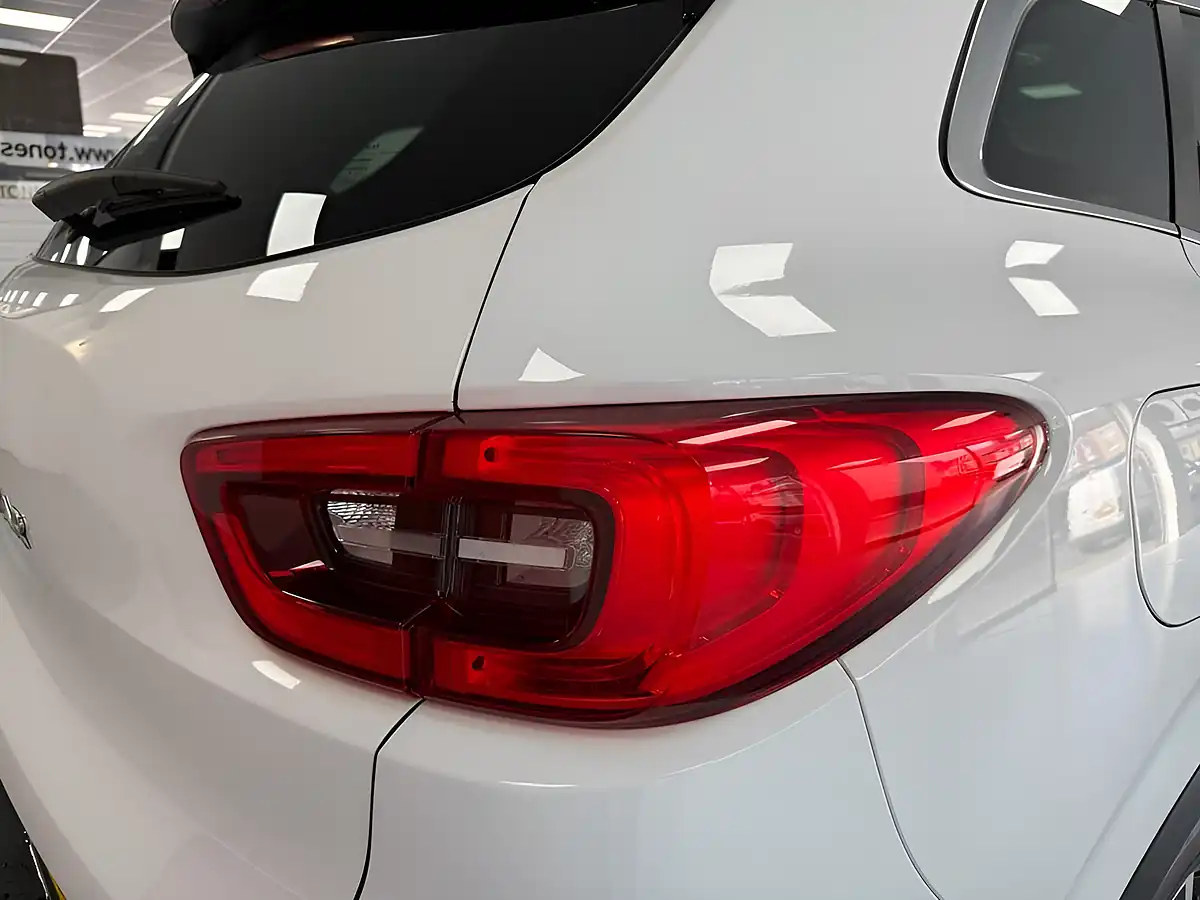 Used 2019 Renault Kadjar S Edition White - Interior and Exterior details 8