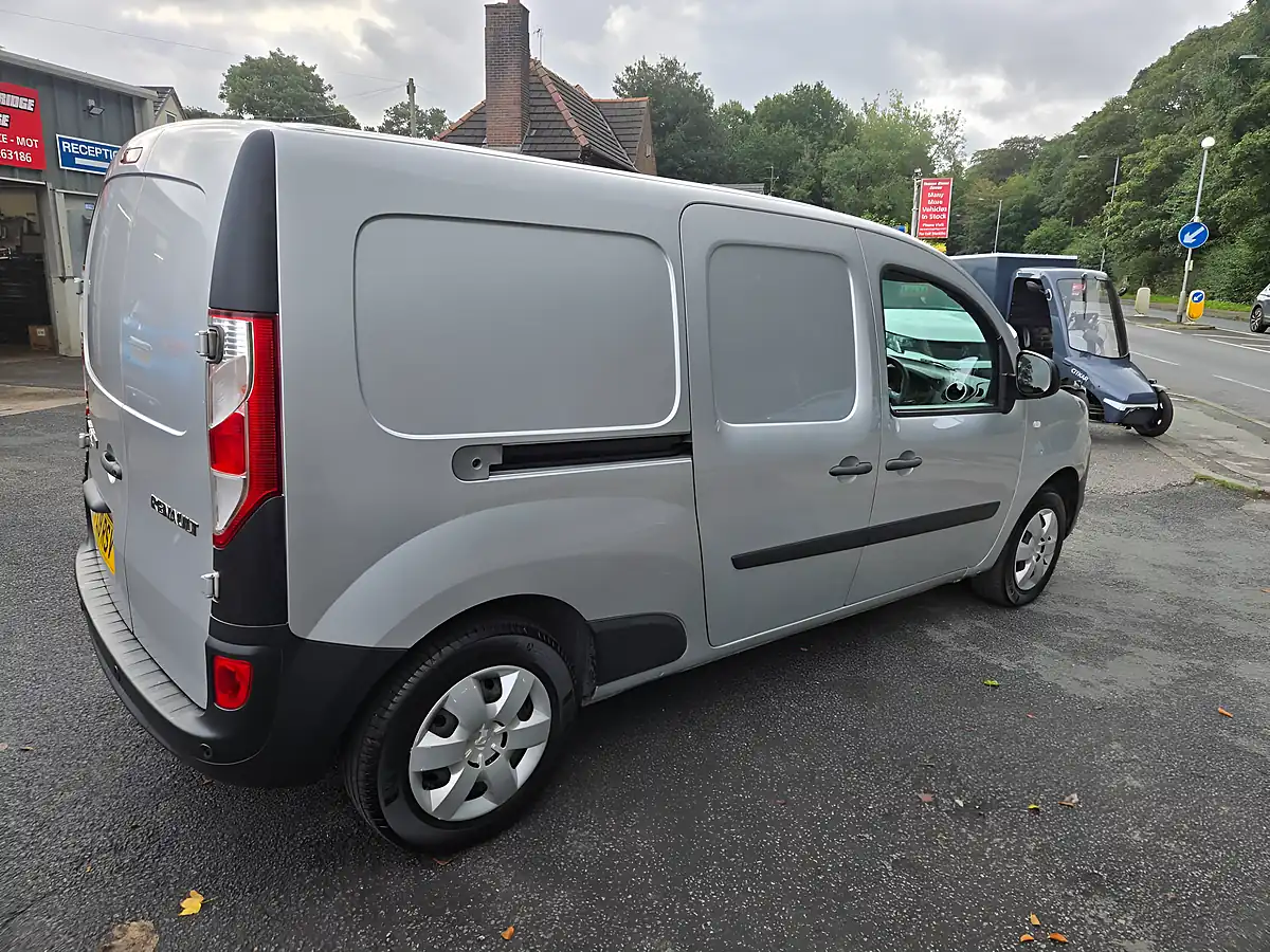 Used 2019 Renault Kangoo Business+ Grey - Interior and Exterior details 11