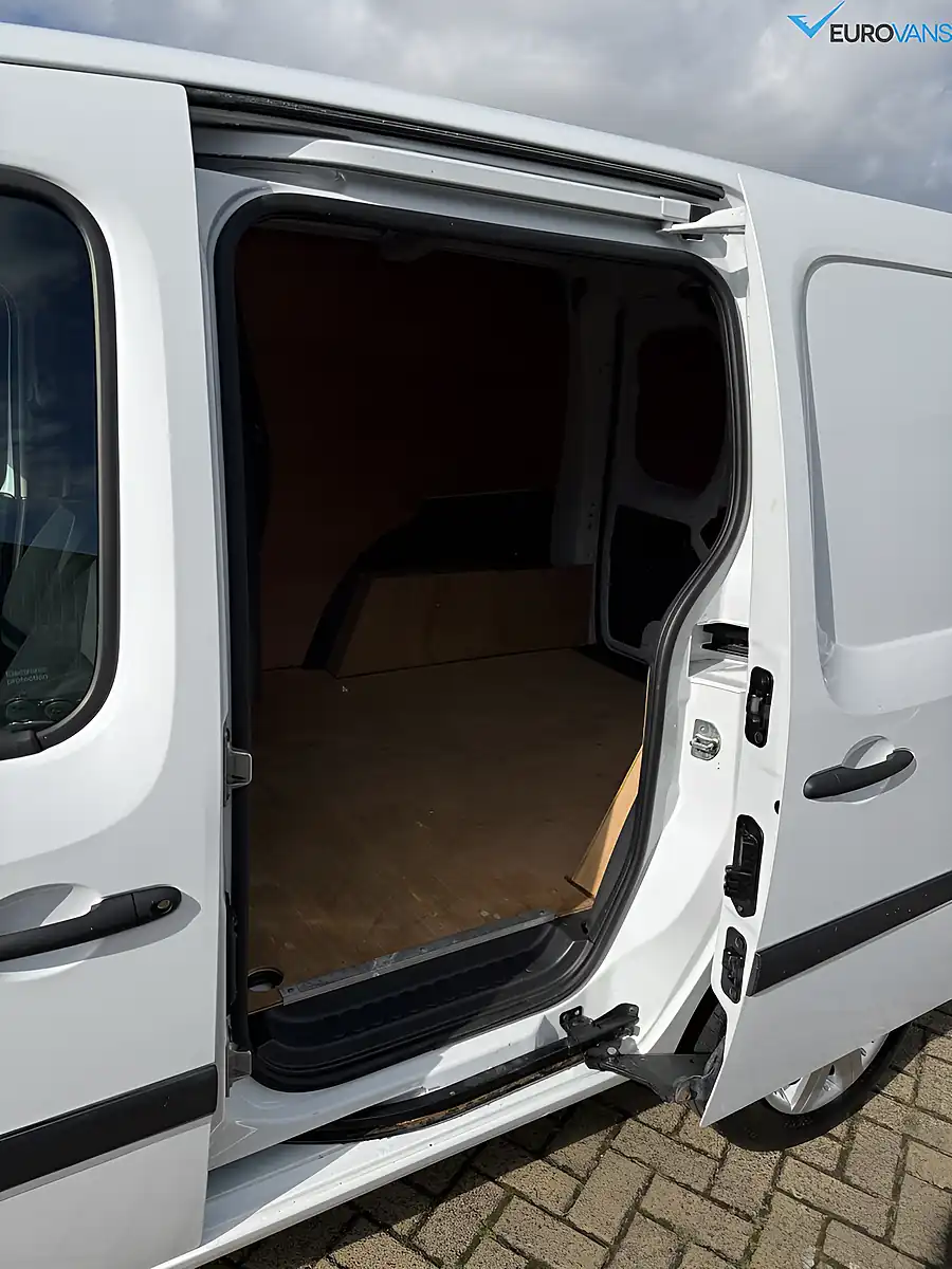Used 2019 Renault Kangoo Business White - Interior and Exterior details 5