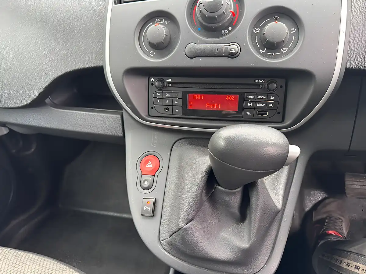 Used 2019 Renault Kangoo Business White - Interior and Exterior details 10