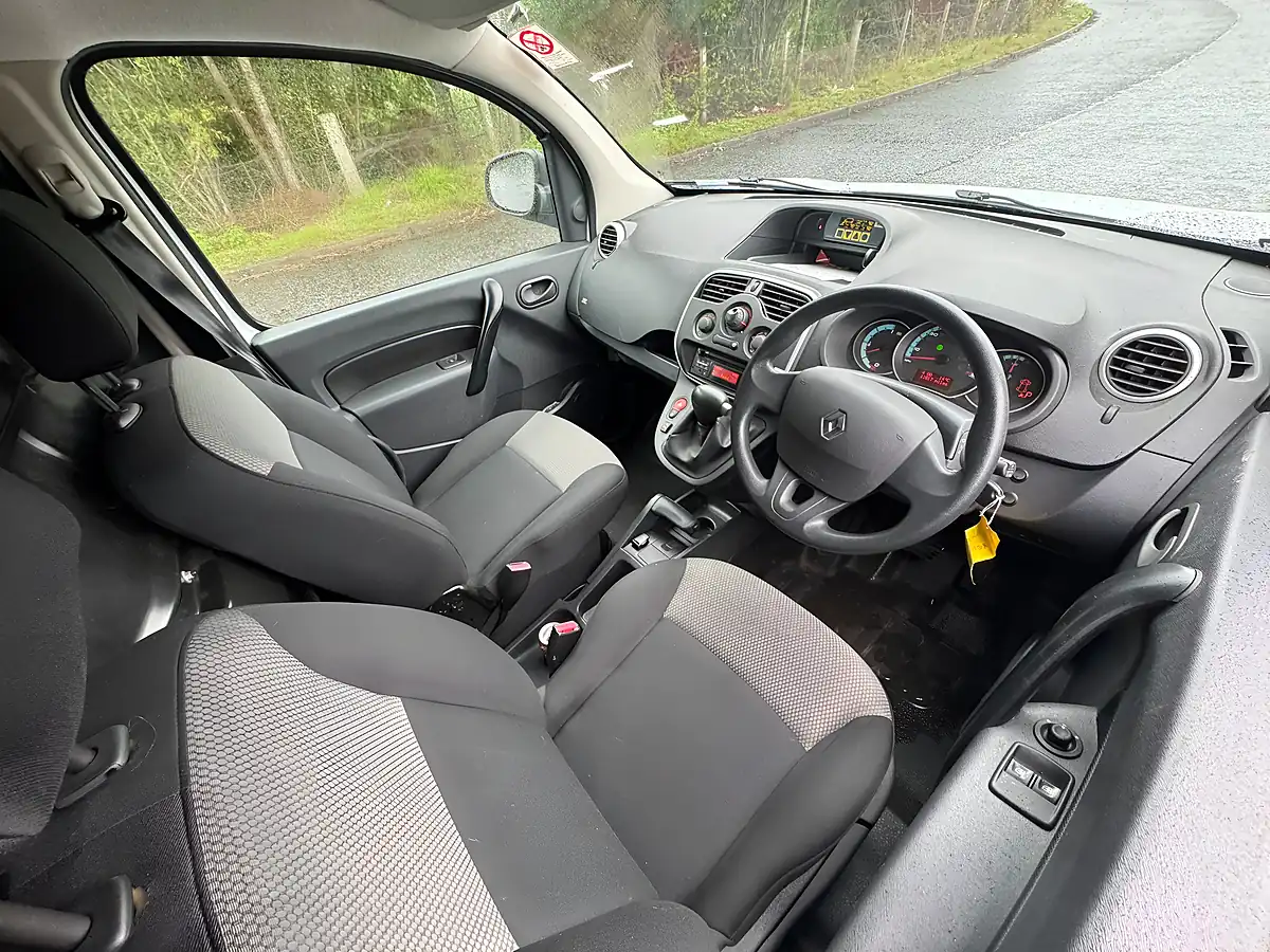 Used 2019 Renault Kangoo Business White - Interior and Exterior details 12