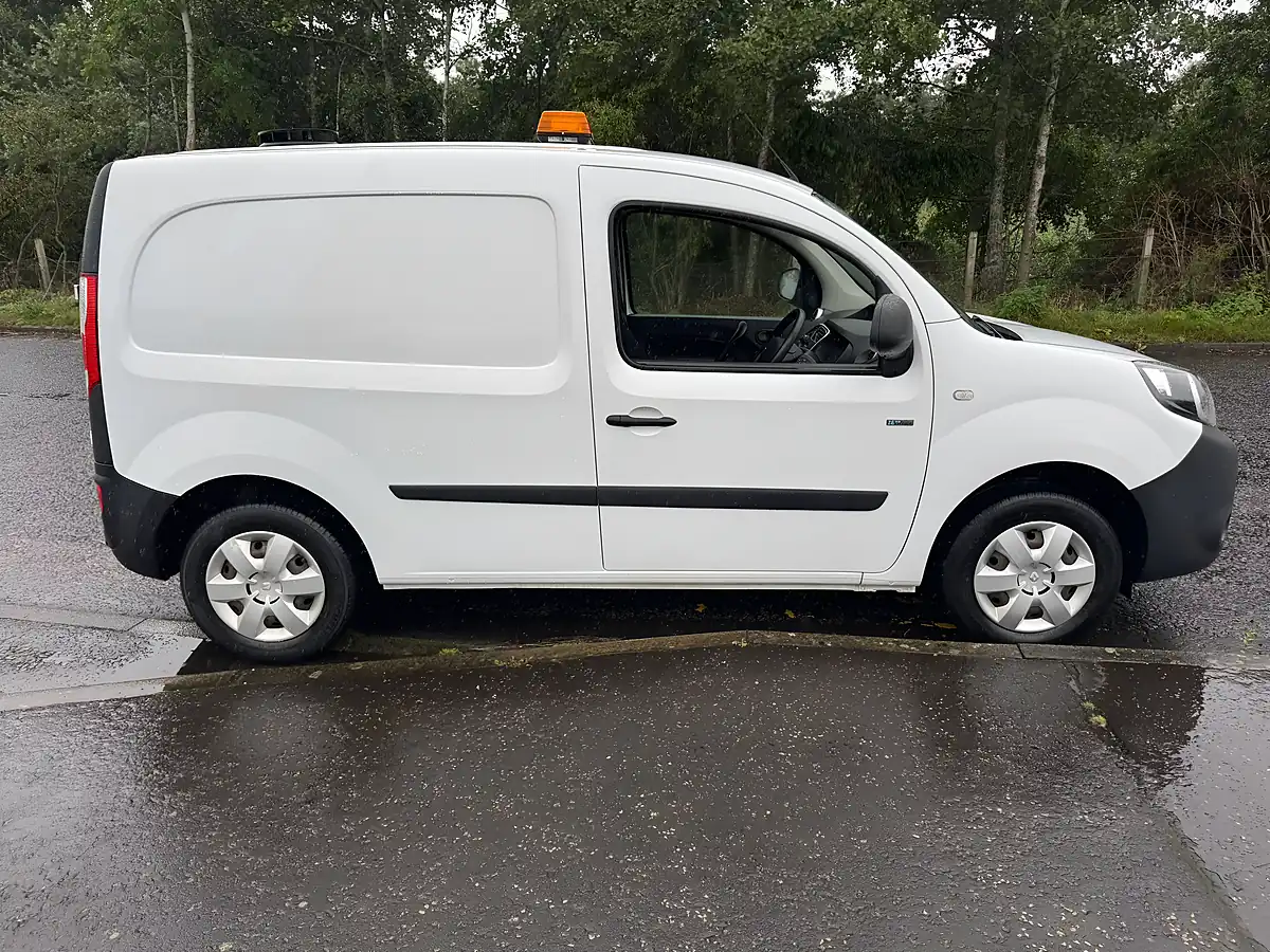 Used 2019 Renault Kangoo Business White - Interior and Exterior details 4
