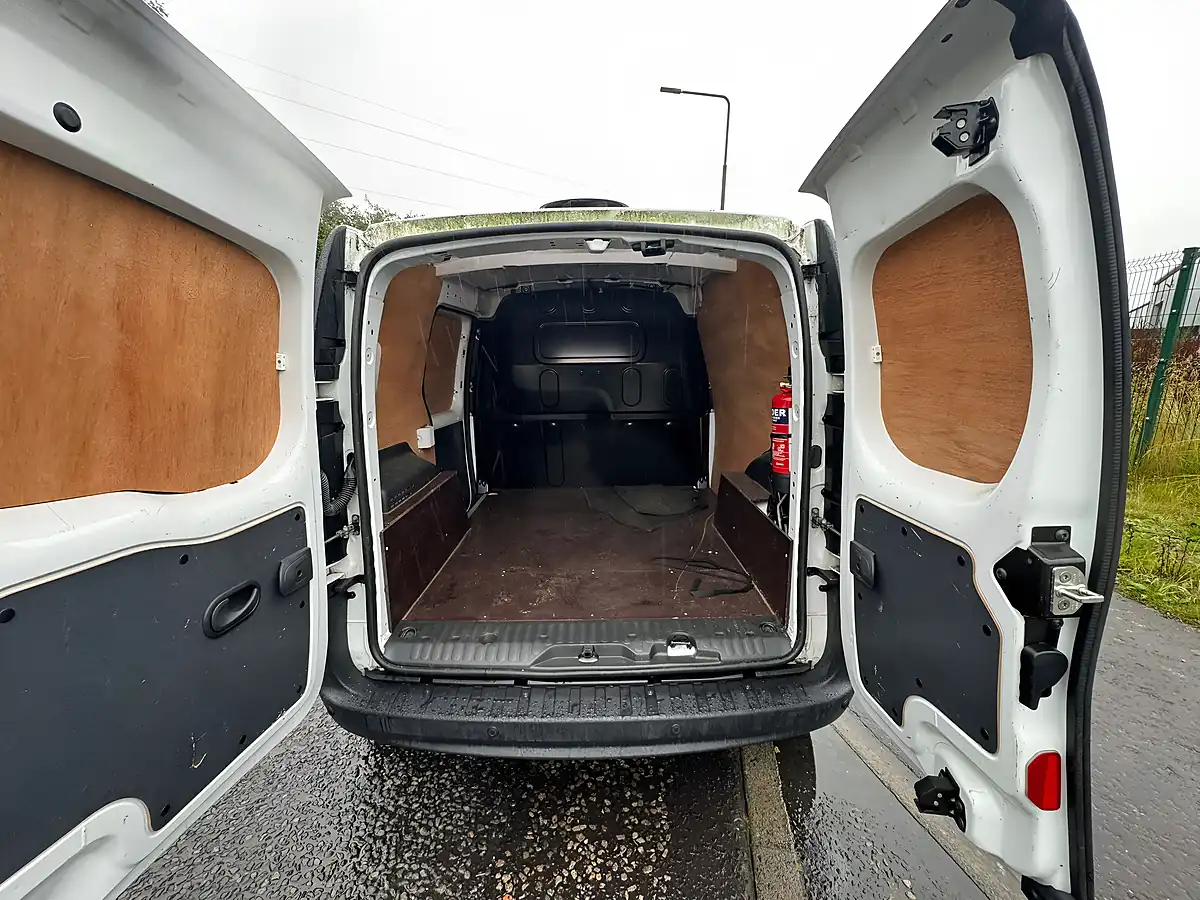 Used 2019 Renault Kangoo Business White - Interior and Exterior details 8
