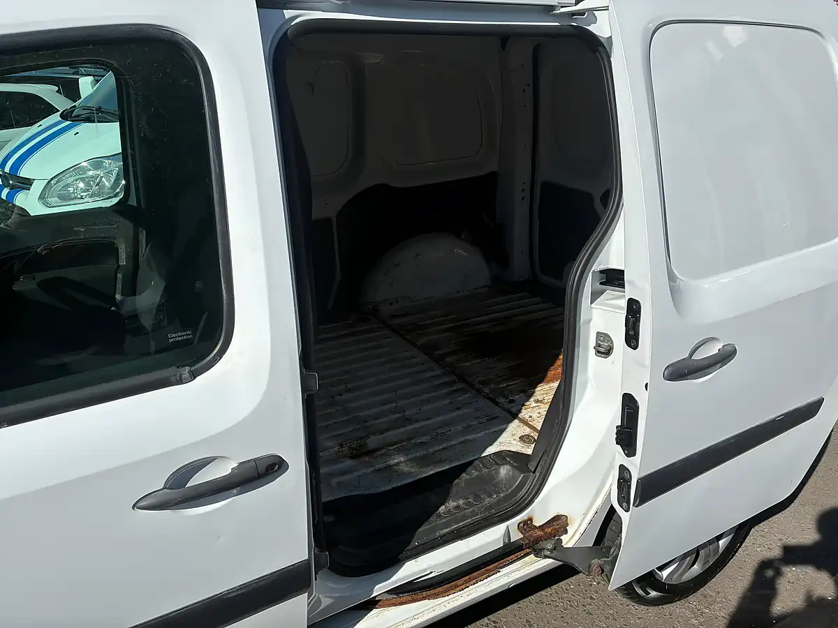 Used 2019 Renault Kangoo Energy Business Temperature Controlled White - Interior and Exterior details 13