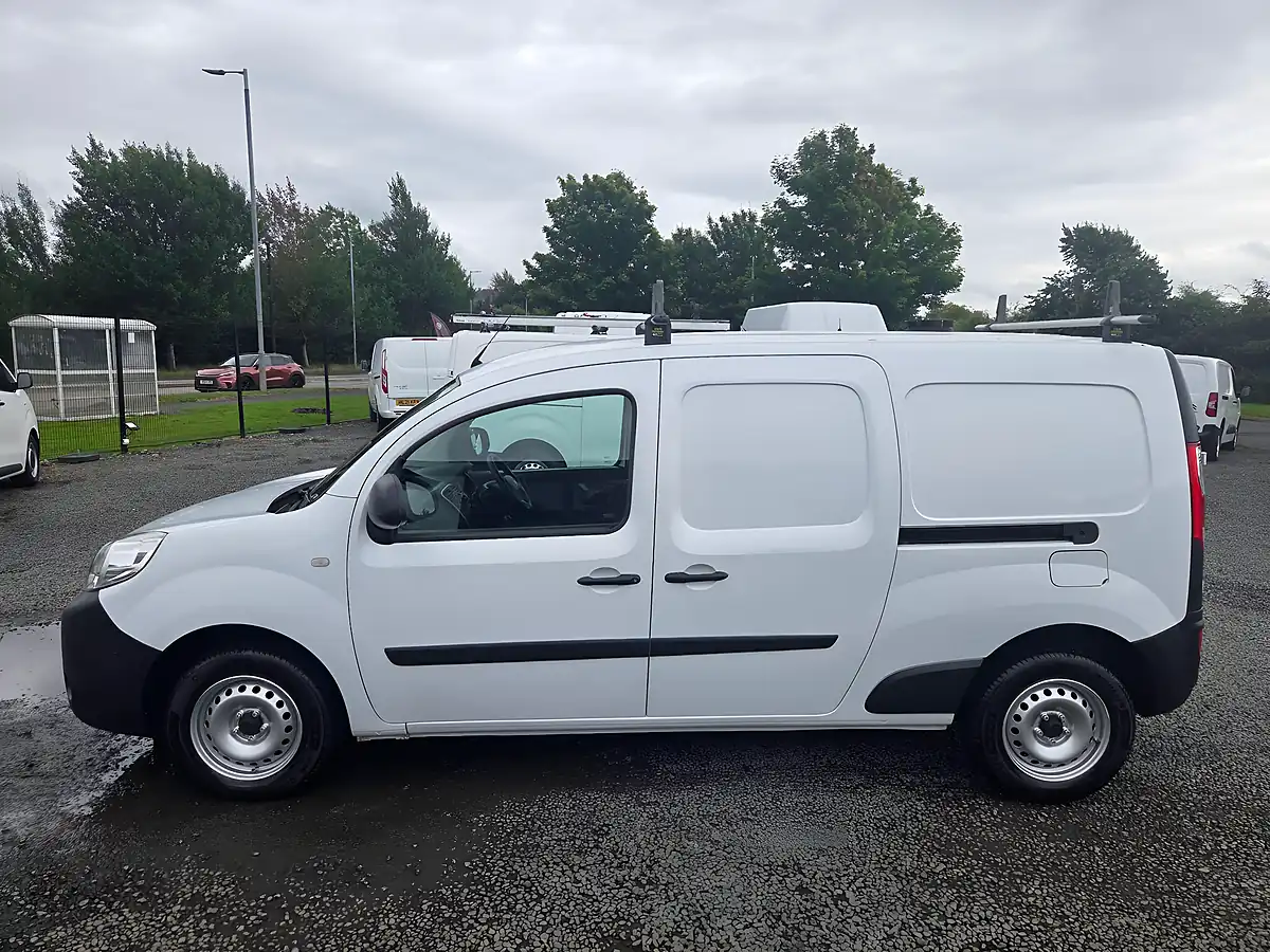 Used 2019 Renault Kangoo Maxi Business White - Interior and Exterior details 10