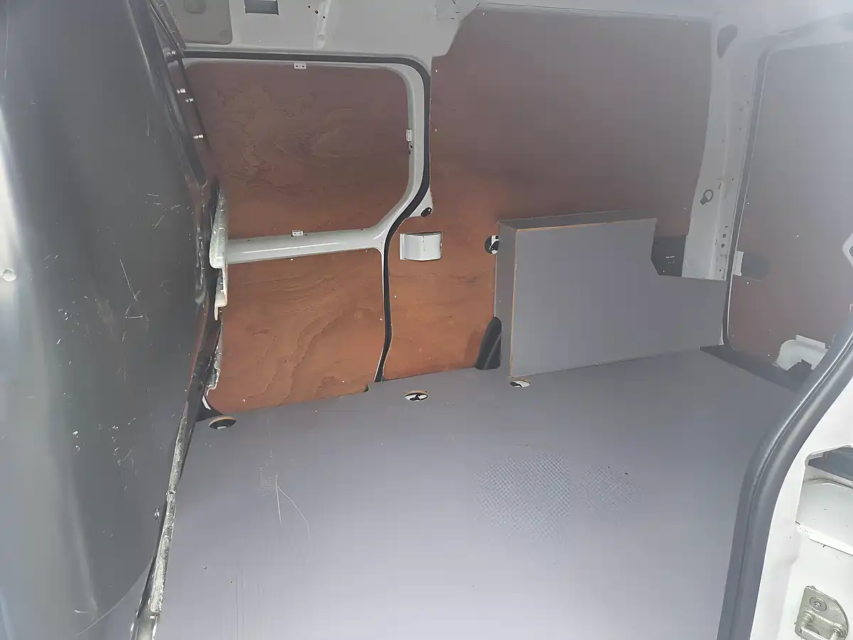 Used 2019 Renault Kangoo Maxi Business White - Interior and Exterior details 11