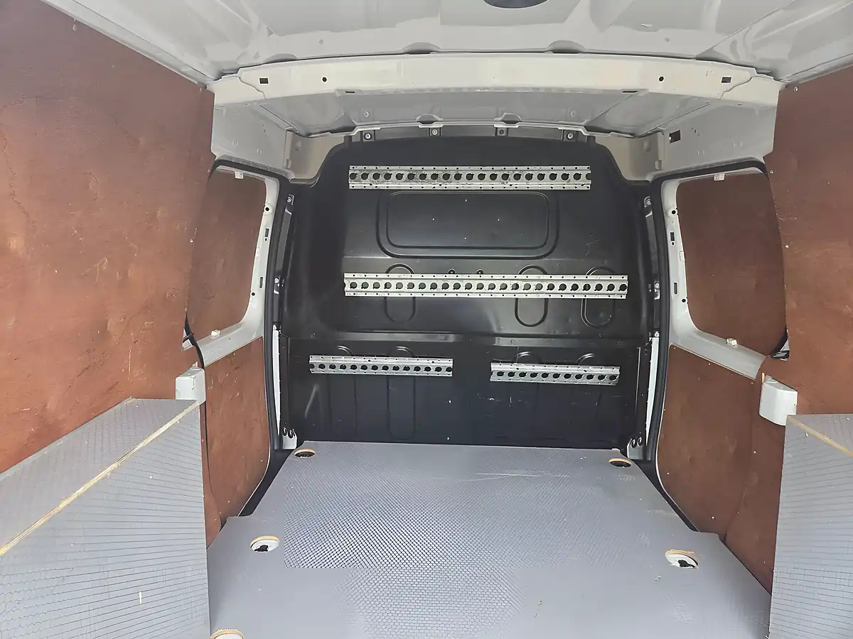 Used 2019 Renault Kangoo Maxi Business White - Interior and Exterior details 15