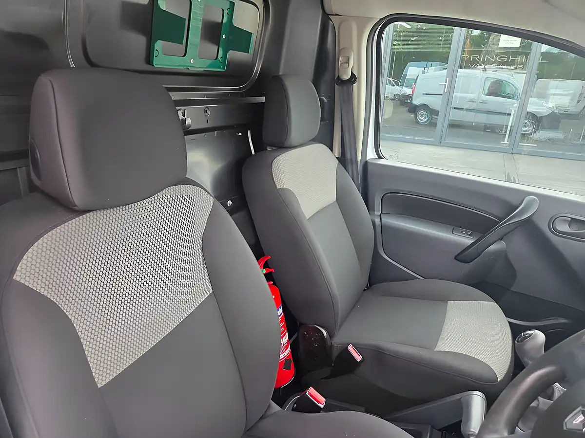 Used 2019 Renault Kangoo Maxi Business White - Interior and Exterior details 16