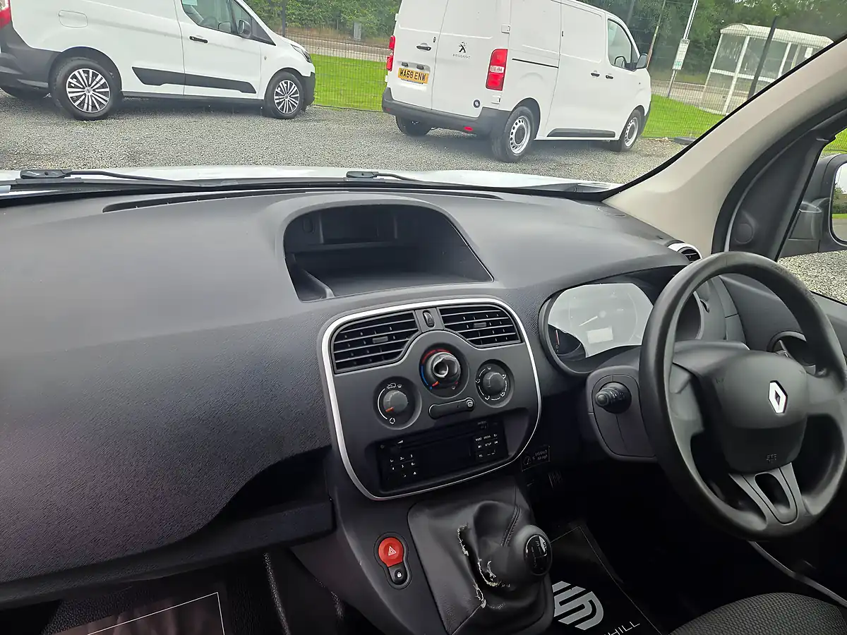 Used 2019 Renault Kangoo Maxi Business White - Interior and Exterior details 20