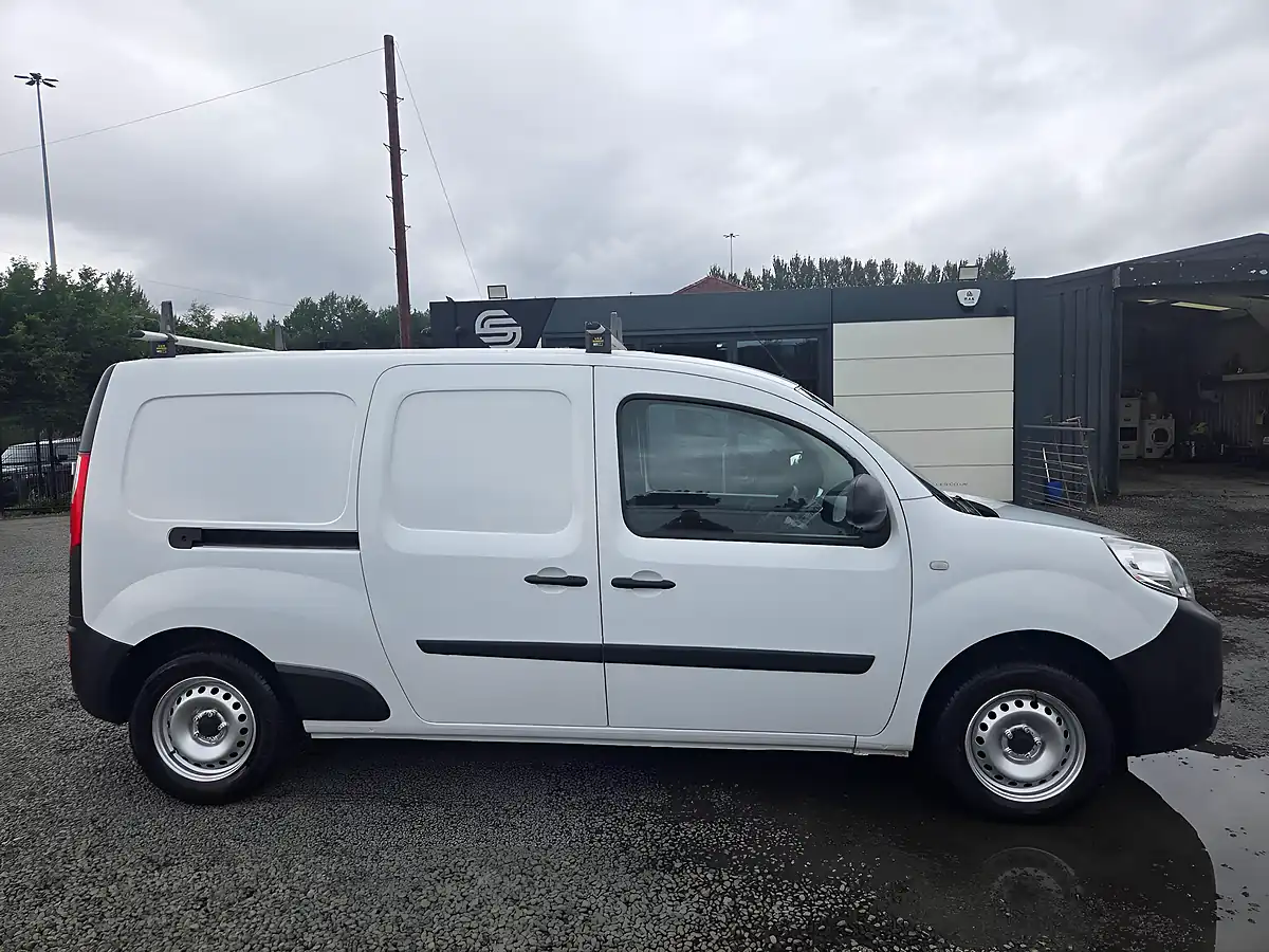 Used 2019 Renault Kangoo Maxi Business White - Interior and Exterior details 3