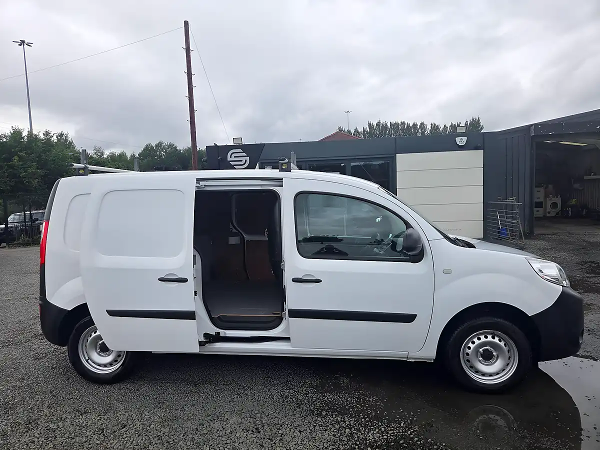 Used 2019 Renault Kangoo Maxi Business White - Interior and Exterior details 4