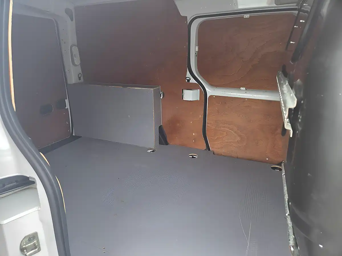 Used 2019 Renault Kangoo Maxi Business White - Interior and Exterior details 5