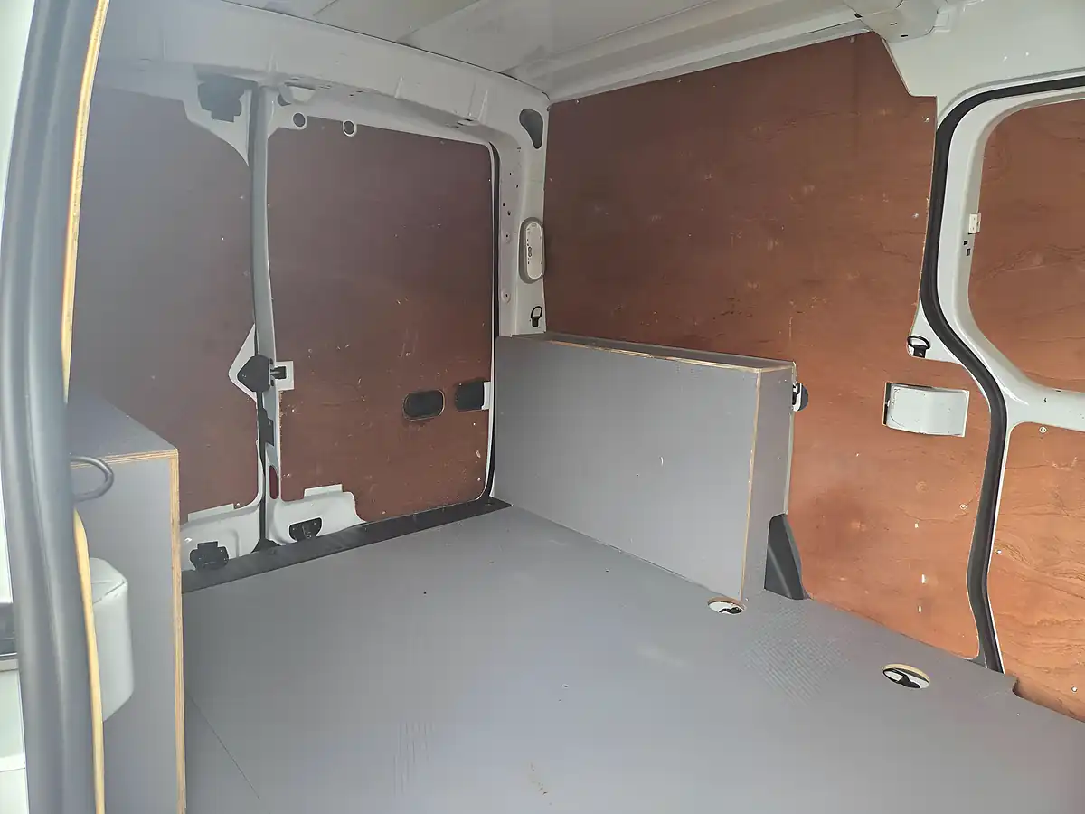 Used 2019 Renault Kangoo Maxi Business White - Interior and Exterior details 6