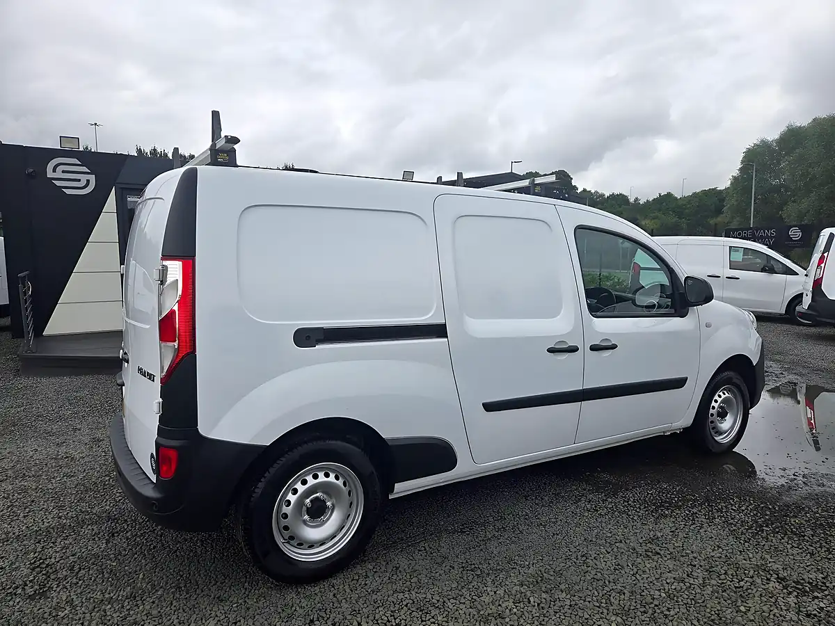 Used 2019 Renault Kangoo Maxi Business White - Interior and Exterior details 7