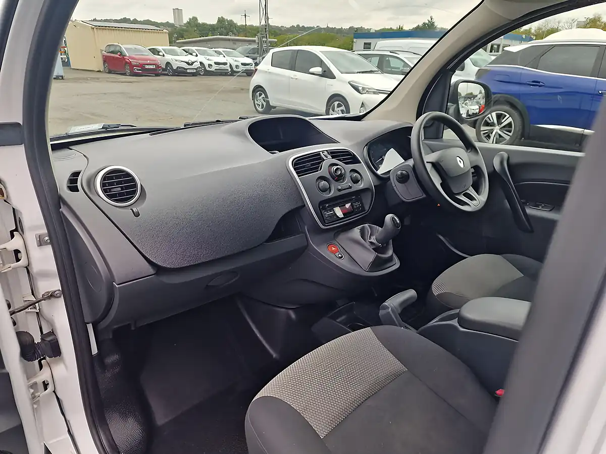 Used 2019 Renault Kangoo Maxi Business+ White - Interior and Exterior details 12