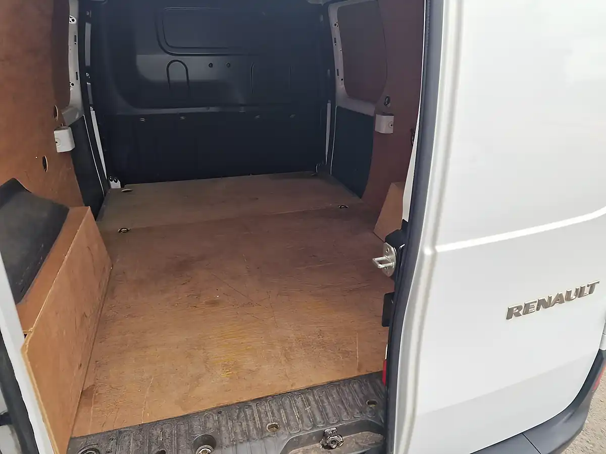 Used 2019 Renault Kangoo Maxi Business+ White - Interior and Exterior details 15