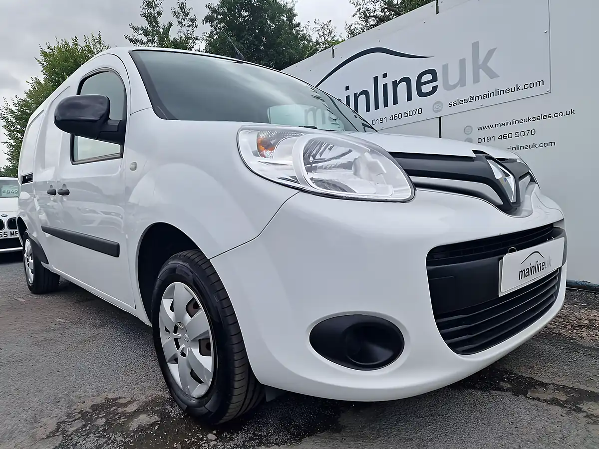 Used 2019 Renault Kangoo Maxi Business+ White - Interior and Exterior details 7