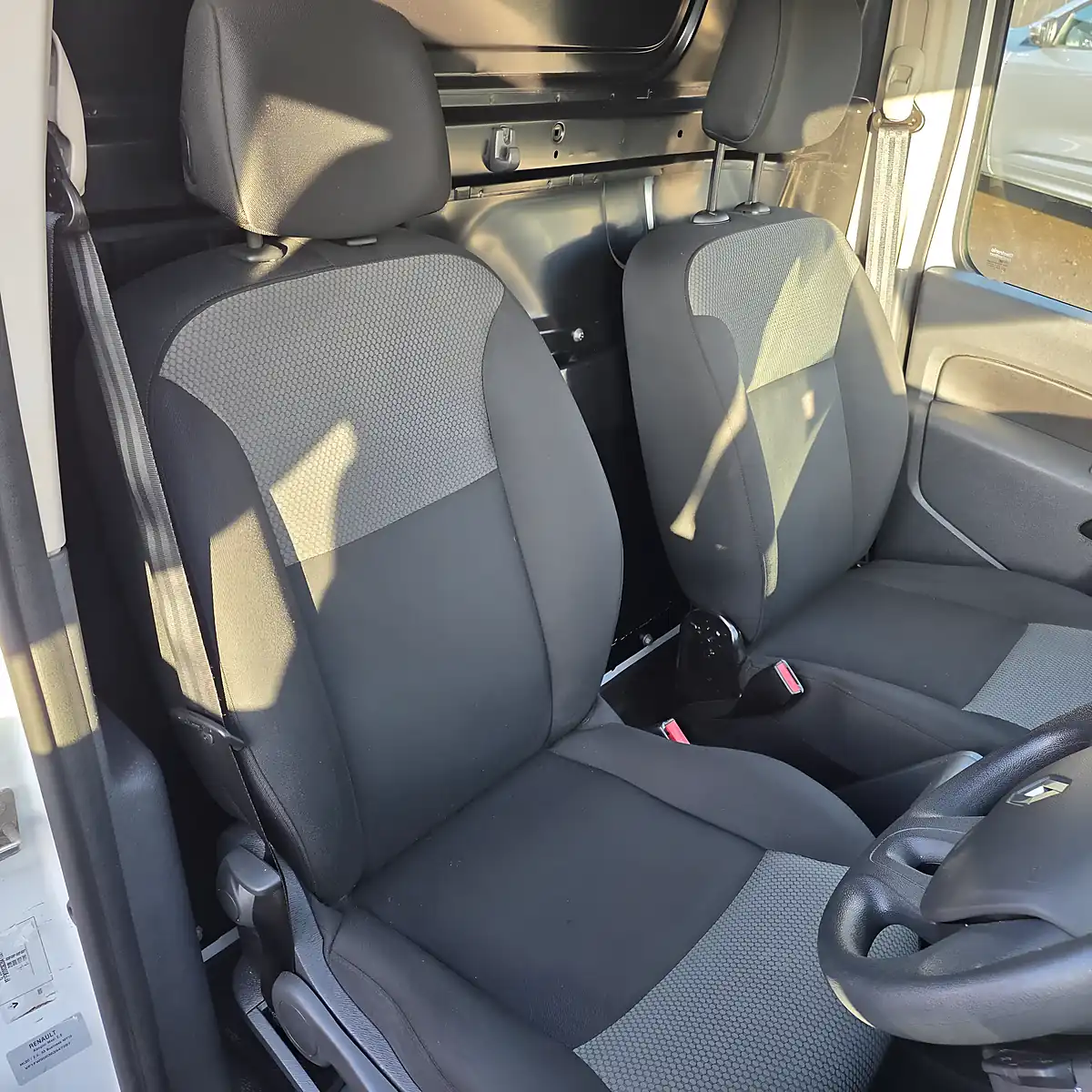 Used 2019 Renault Kangoo ML-20 Business Edition Alpine White - Interior and Exterior details 10